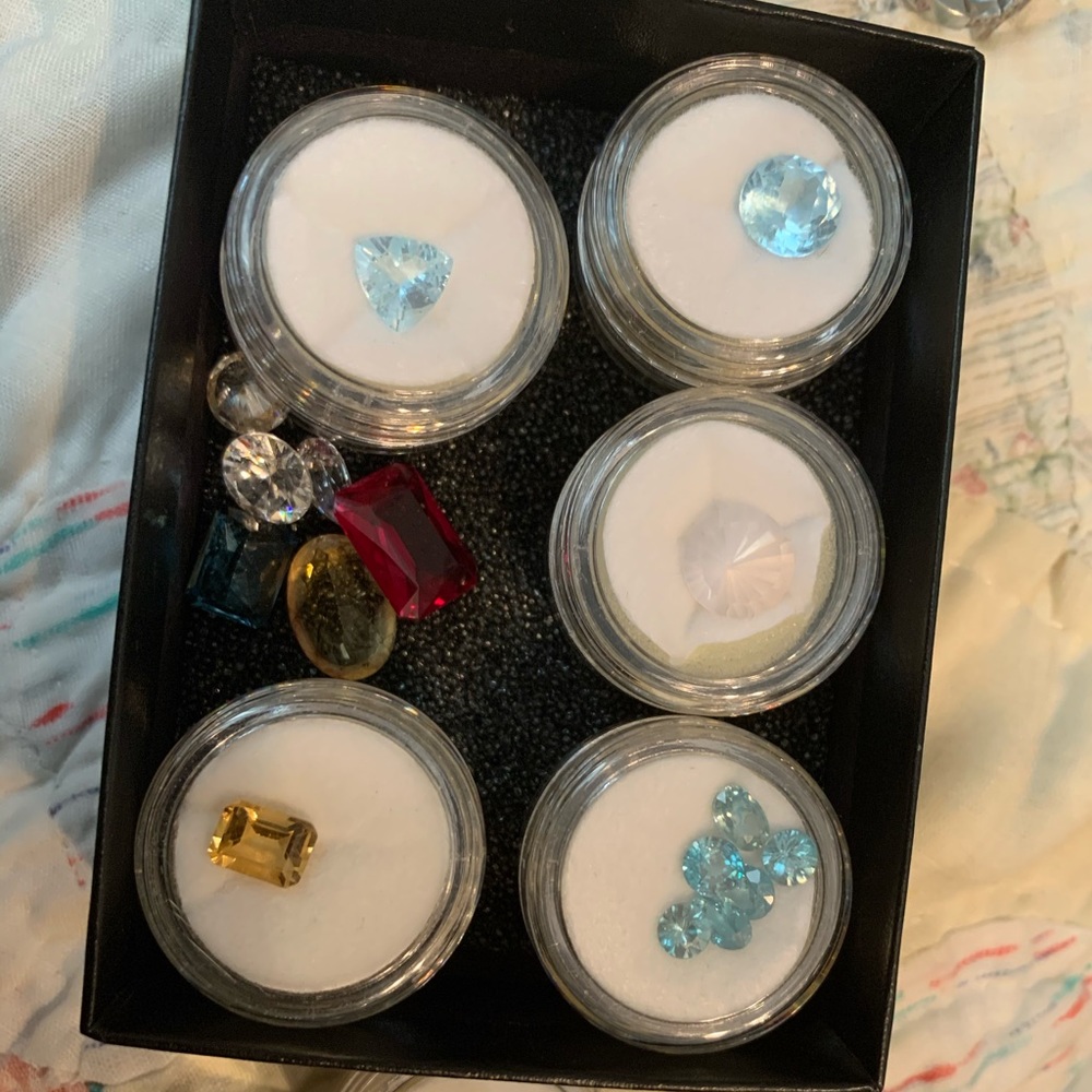Loose gemstones